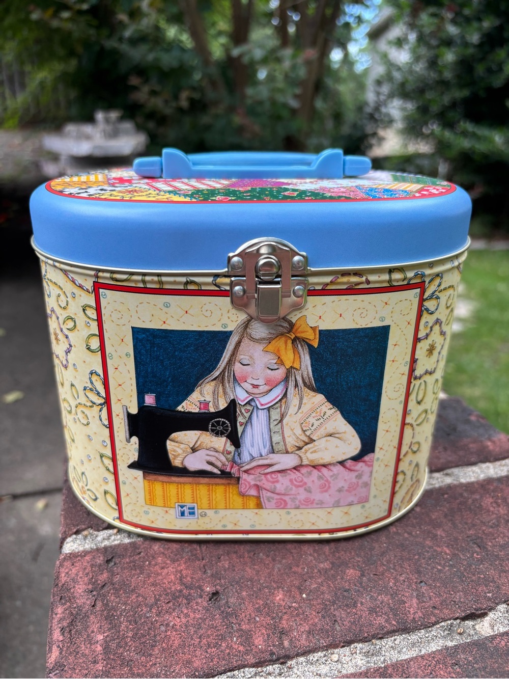 Vintage Mary Engelbreit Sewing Themed Tin Lunchbox With Bonus Custom Design Kit